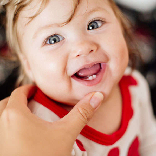 looking at little girls baby teeth